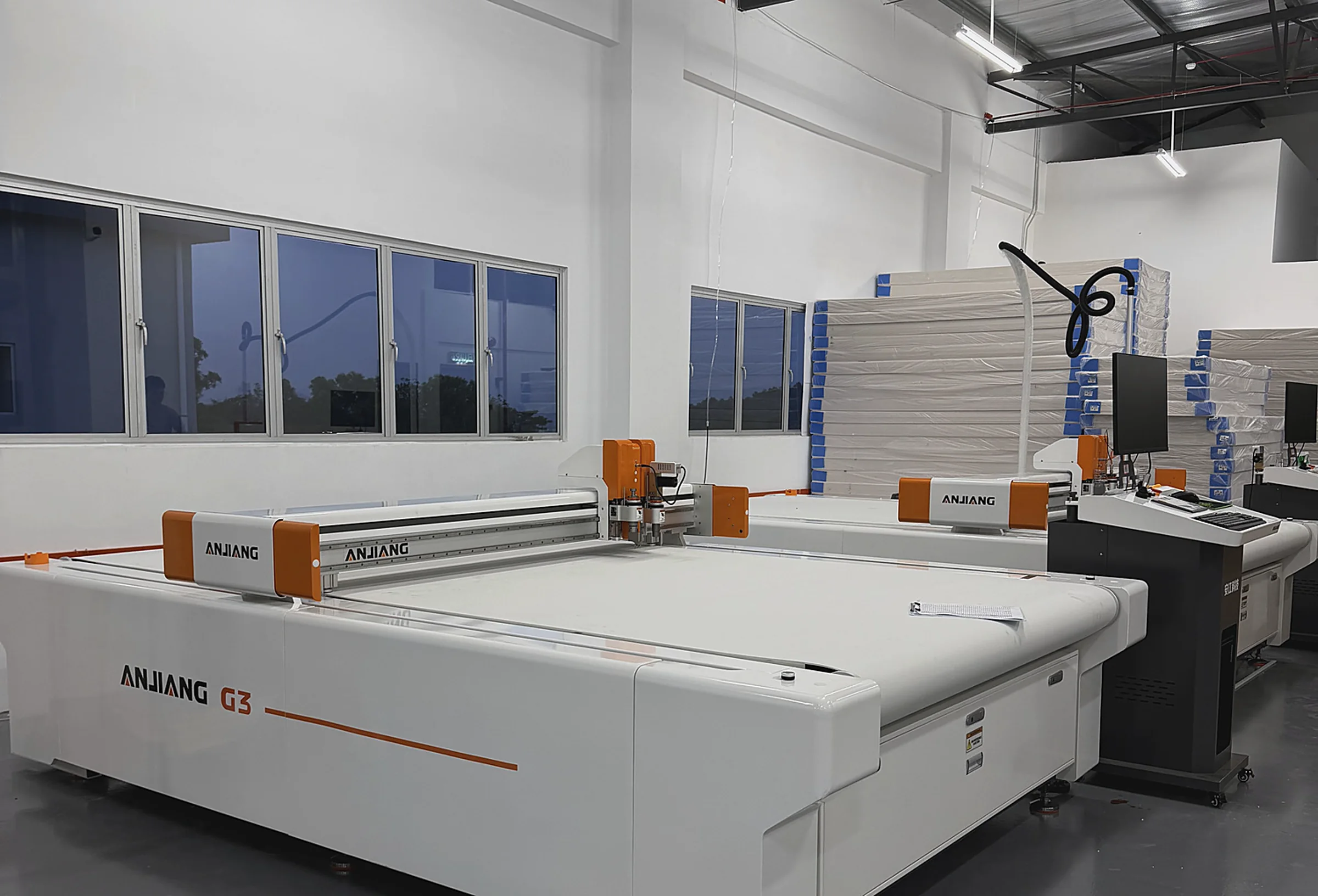 CNC digital cutting machine cutting display materials