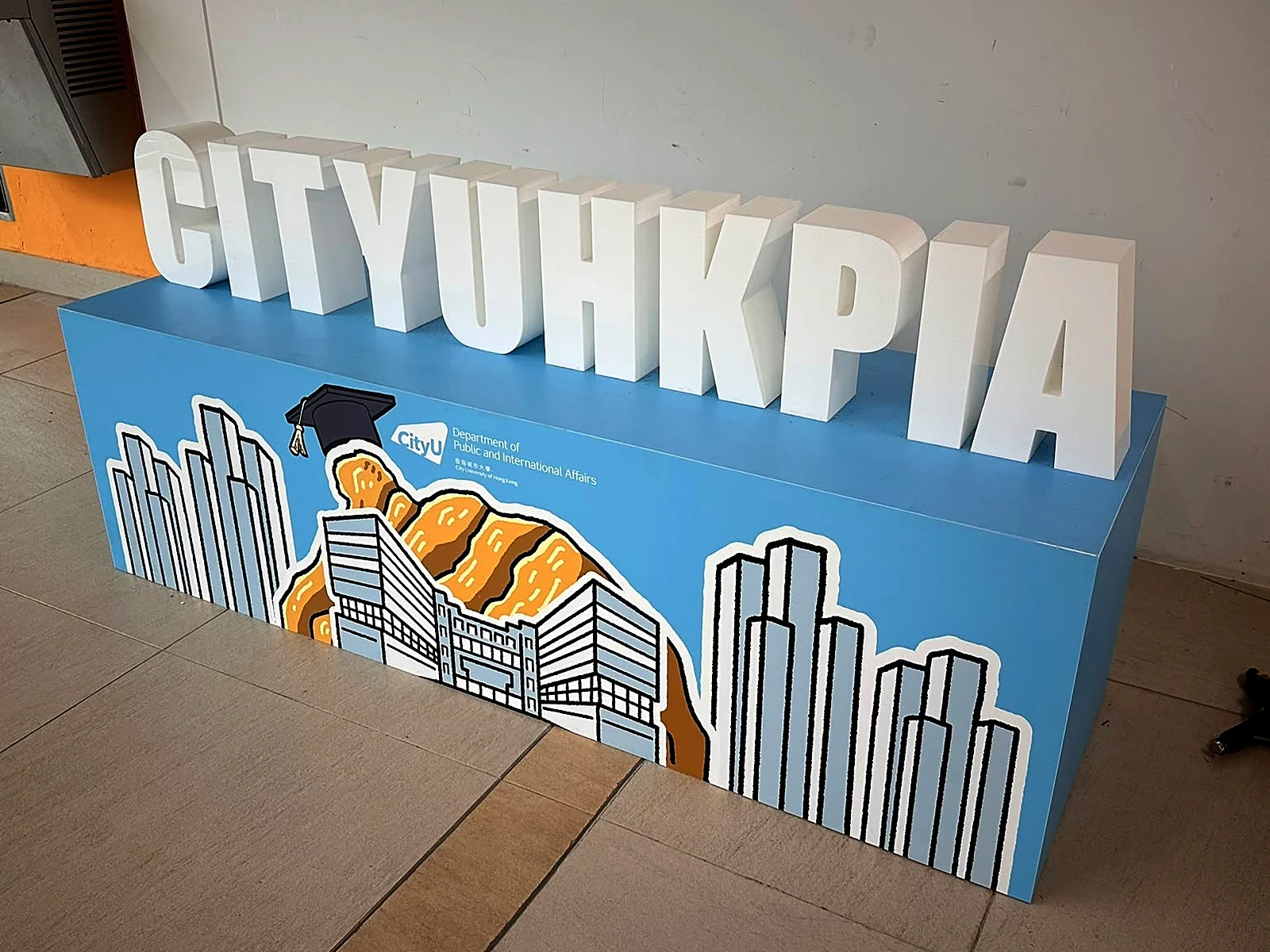 Freestanding dimensional letters